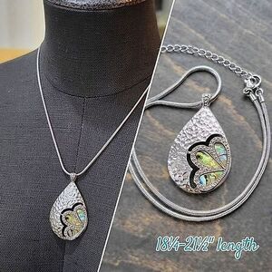 Vtg abalone inlay silver tone hammered metal pendant necklace